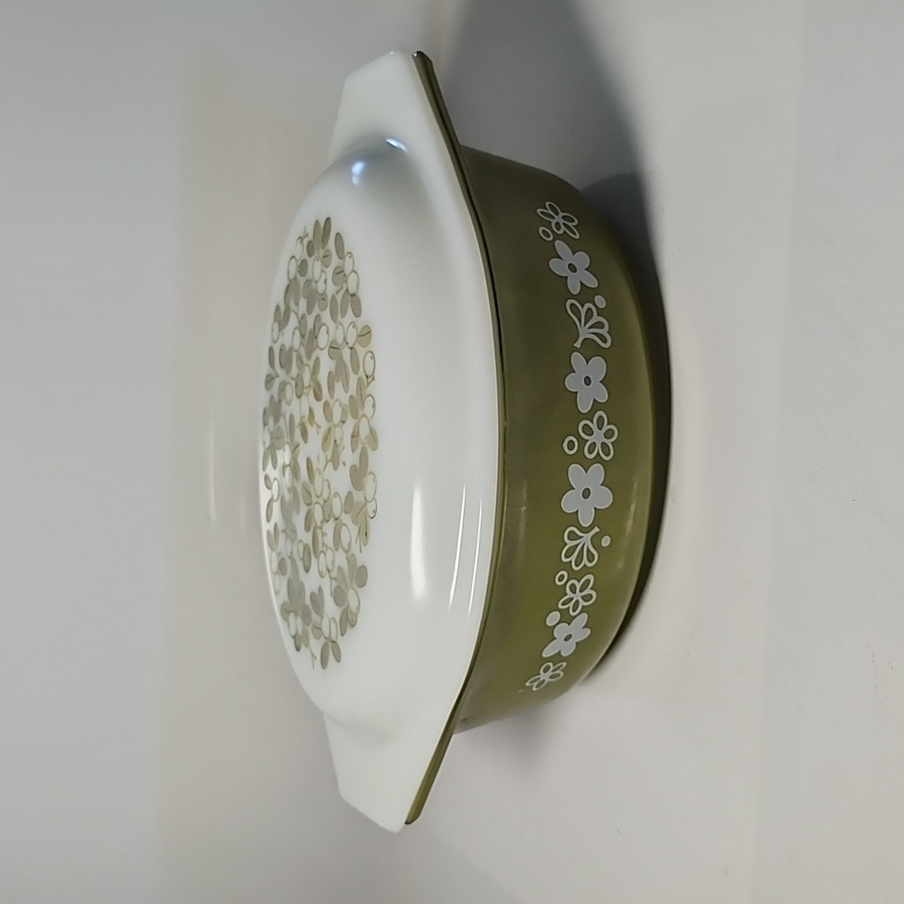 Vintage Pyrex  Verde olive pattern Casserole dish  with pyrex lid 043-1.5 qt